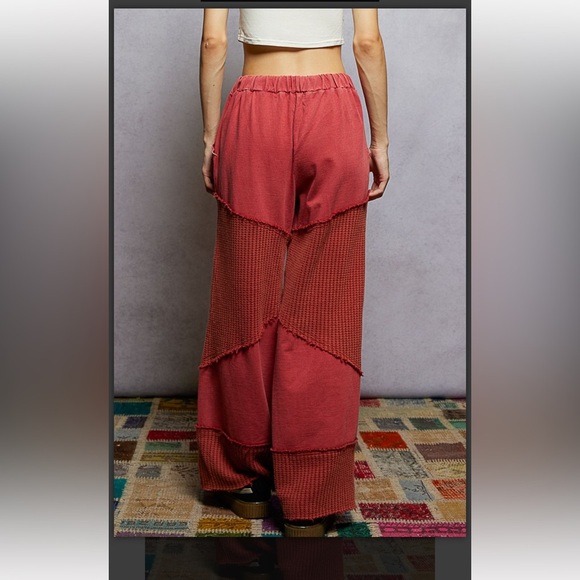 POL. French Terry Pants With a Thermal Contrast - Picture 4 of 5